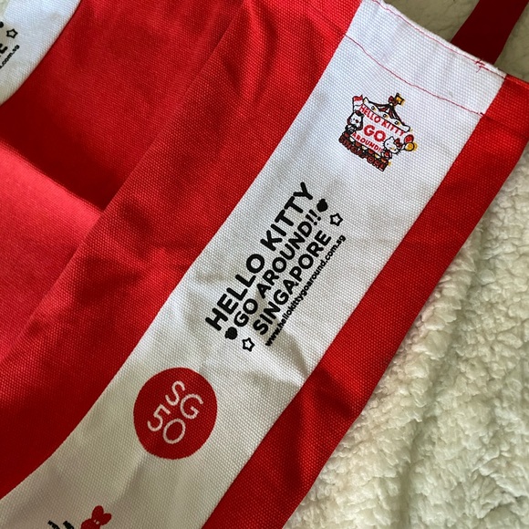 Hello Kitty Go Around Singapore 50 Canvas Reusable Collectible Tote, box-F - Picture 3 of 4